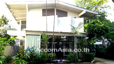 Houses for rent Phramongkutklao College of Medicine : 🔼🔽 AccomA 📩 Pet friendly 2 BR House in Khwaeng Sam Sen Nai (95708)