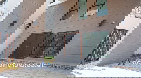 🔼🔽 AccomA 📩 Modern townhouse with natural light in Sathorn, Bangkok (AA27149)