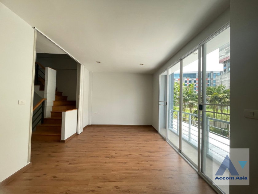 รูป 🔼🔽 AccomA 📩  4 BR House in Chom Phon (AA35914) - รูปที่ 3/12