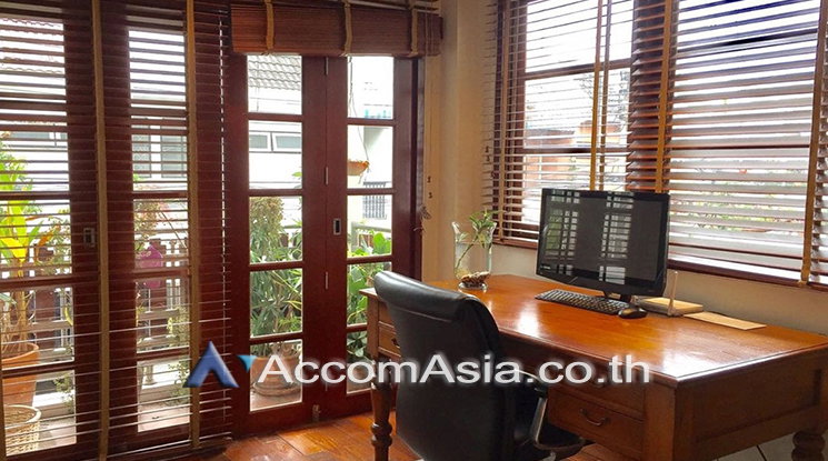 รูป 🔼🔽 AccomA 📩 Fully furnished classic-style home with rooftop terrace (AA25719) - รูปที่ 16/16