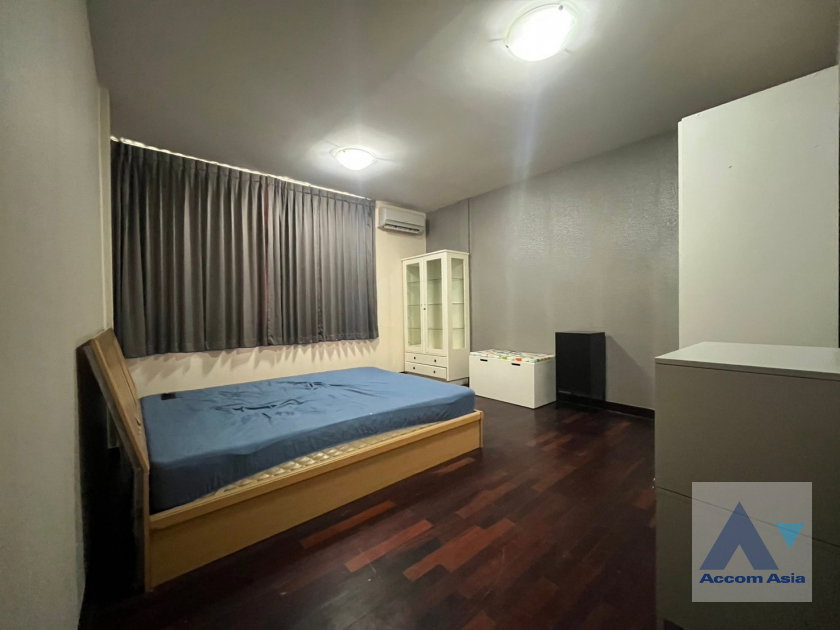 picture 🔼🔽 AccomA 📩 Pet friendly 3 BR House in Khlong Toei Nuea (AA42302) - 8/10