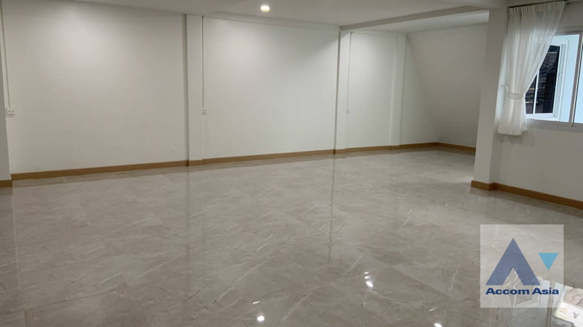 picture 🔼🔽 AccomA 📩 Home Office 4 BR Townhouse in Khlong Toei Nuea (AA37501) - 6/20