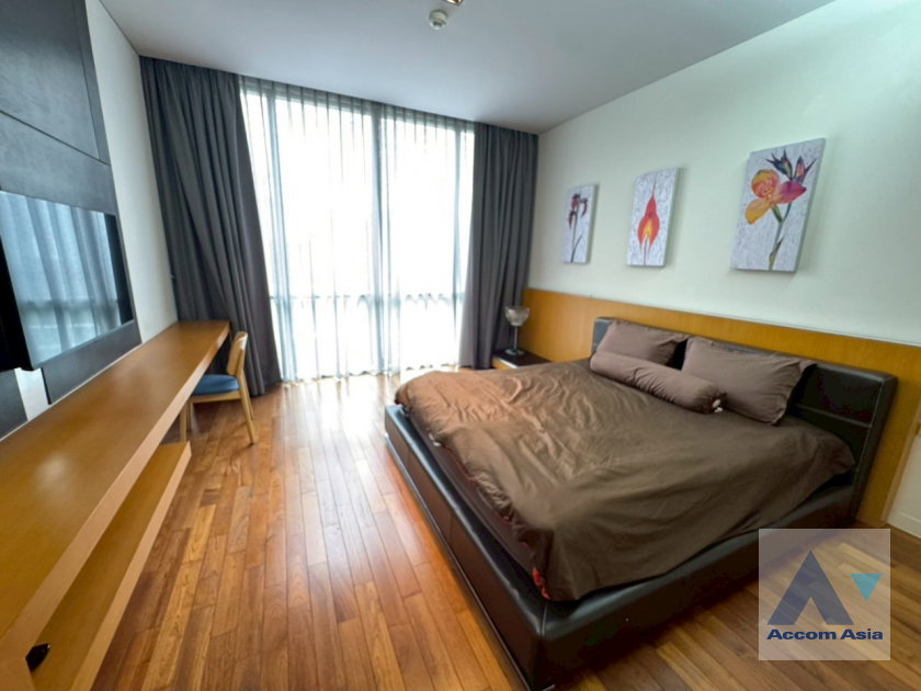 รูป 🔼🔽 AccomA 📩 Elegant condo with warm tones and built-in features (1512069) - รูปที่ 18/20