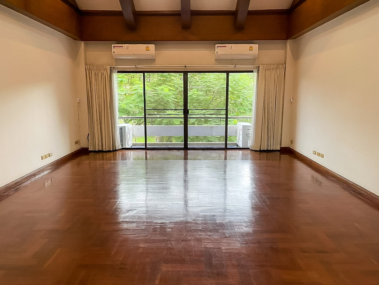 รูป Golf View Condo Home Spacious for Sale with Golf Course View - รูปที่ 2/9