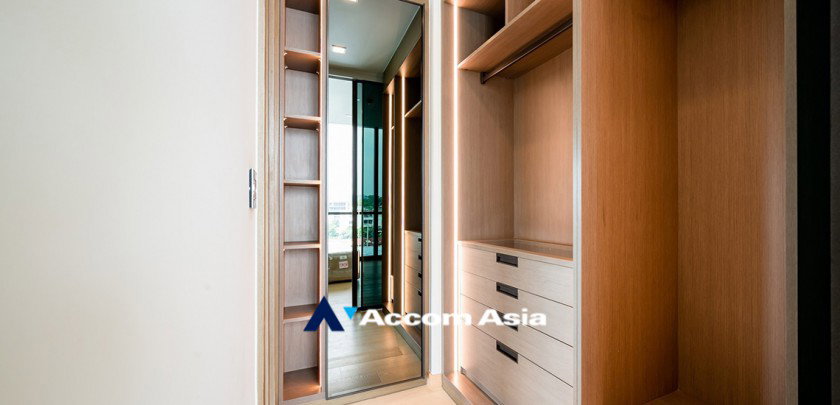 รูป 🔼🔽 AccomA 📩 Chic condominium with warm finishes and skyline view (AA33301) - รูปที่ 11/18