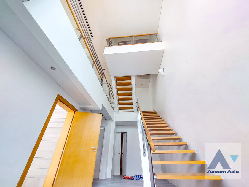 รูป 🔼🔽 AccomA 📩 Airy modern house in Sathorn with poolside terrace and loft-style stairs (AA35940) - รูปที่ 8/20