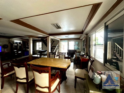Houses for rent BTS Thong Lo (Thong Lor) : 🔼🔽 AccomA 📩  4 BR House in Phra Khanong Nuea (AA41441)