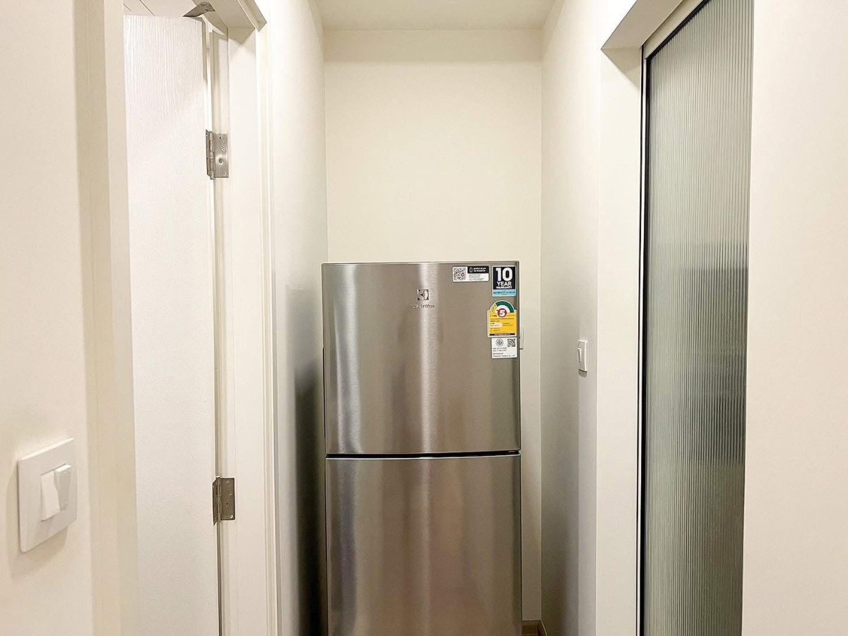 picture ☘️☘️A minimalist-style room – who will own it? “Chambers Onnut” is less than a minute from BTS Onnut. Lush greenery - 6/17