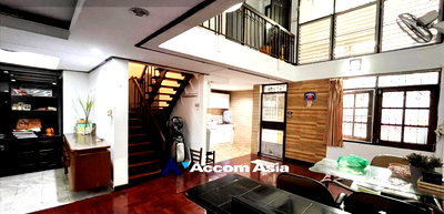 Townhouses for rent Bangkok : 🔼🔽 AccomA 📩  3 BR Townhouse in Khlong Tan Nuea (AA13908)