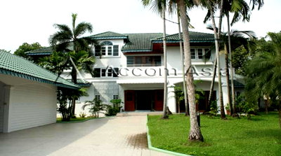 Houses for rent Bangna Commercial College : 🔼🔽 AccomA 📩  5 BR House @Panya Pattanakarn Village (1815812)