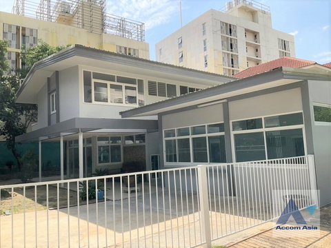🔼🔽 AccomA 📩  4 BR House in Yan Nawa (AA45190)