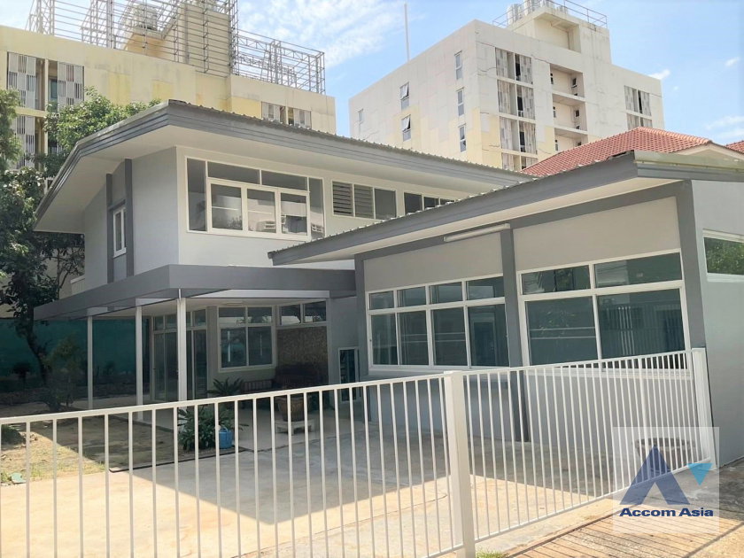 รูป 🔼🔽 AccomA 📩  4 BR House in Yan Nawa (AA45190) - รูปที่ 1/11