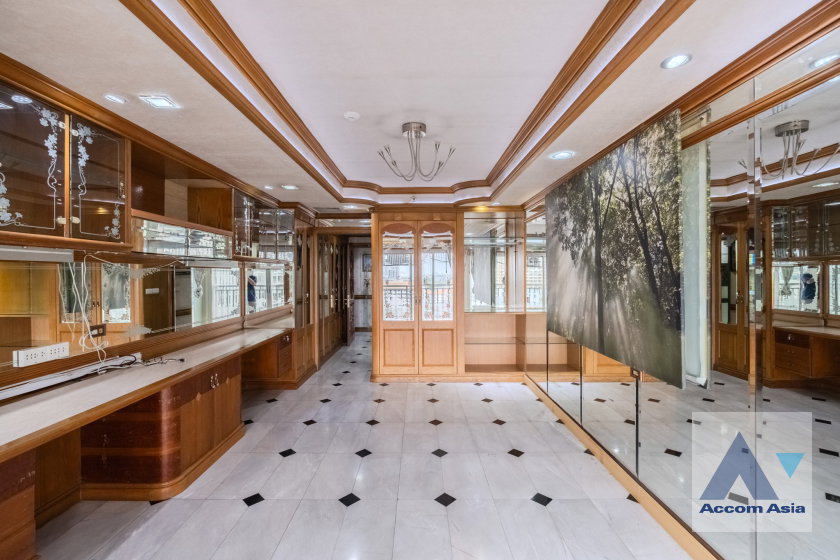 picture 🔼🔽 AccomA 📩 Grand condo with chandelier dining and luxury marble finish (AA40769) - 12/20