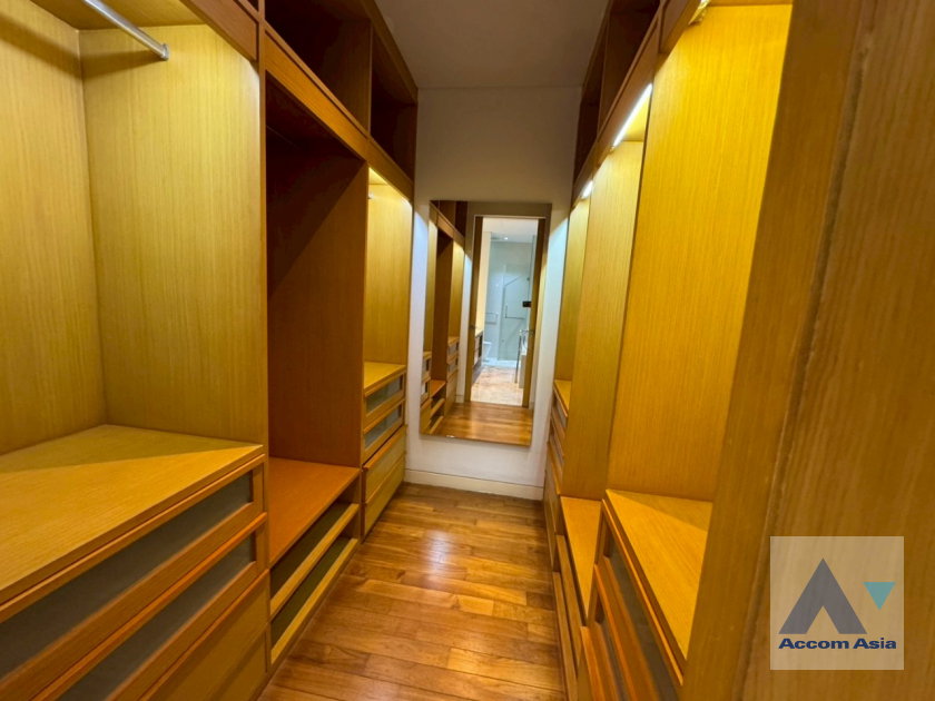 รูป 🔼🔽 AccomA 📩 Elegant condo with warm tones and built-in features (1512069) - รูปที่ 16/20