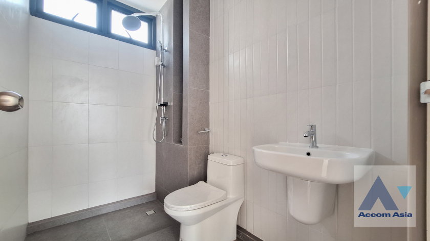 รูป 🔼🔽 AccomA 📩 Elegant townhouse with natural light and modern layout (AA42421) - รูปที่ 19/20