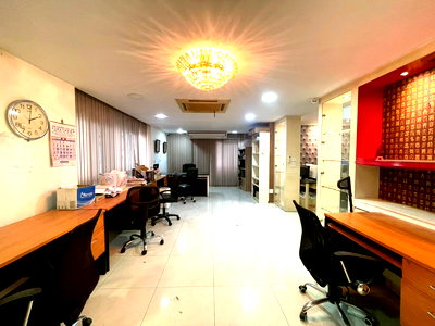 Office for rent Thonburi Vocational College : For rent: office space, 3rd floor, Suanmali Center,  Large shophouse suitable for office space, company headquarters, clinic, or training center