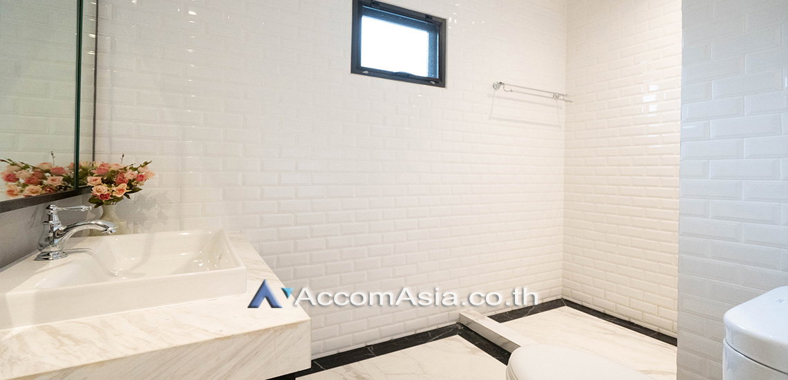 รูป 🔼🔽 AccomA 📩  3 BR Townhouse in Khlong Tan Nuea (AA23160) - รูปที่ 11/14