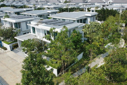 RL-181 Model house for rent, Mantana Bangna KM.15 (Mantana Bangna KM.15), corner plot next to garden.