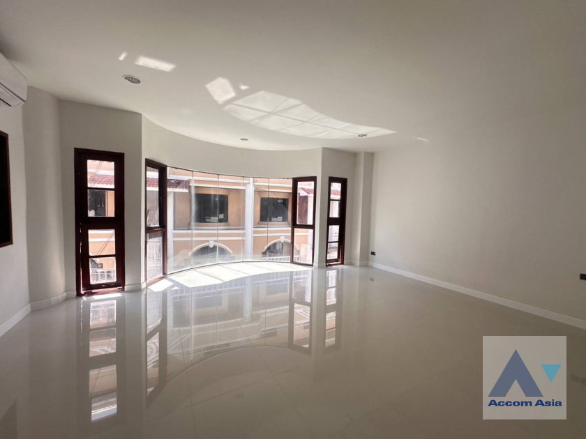 รูป 🔼🔽 AccomA 📩  4 BR Townhouse @ (AA42425) - รูปที่ 3/16