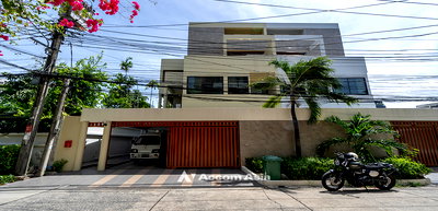 Houses for rent BTS Thong Lo (Thong Lor) : 🔼🔽 AccomA 📩 Pet friendly 4 BR House in Klong Tan (AA31765)