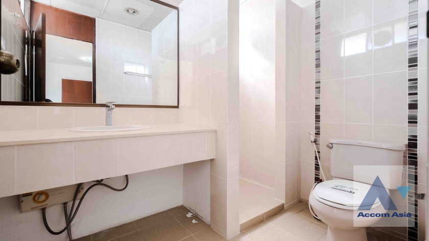 รูป 🔼🔽 AccomA 📩 Bright condominium with curved windows and open-plan living in Sukhumvit (24409) - รูปที่ 13/20