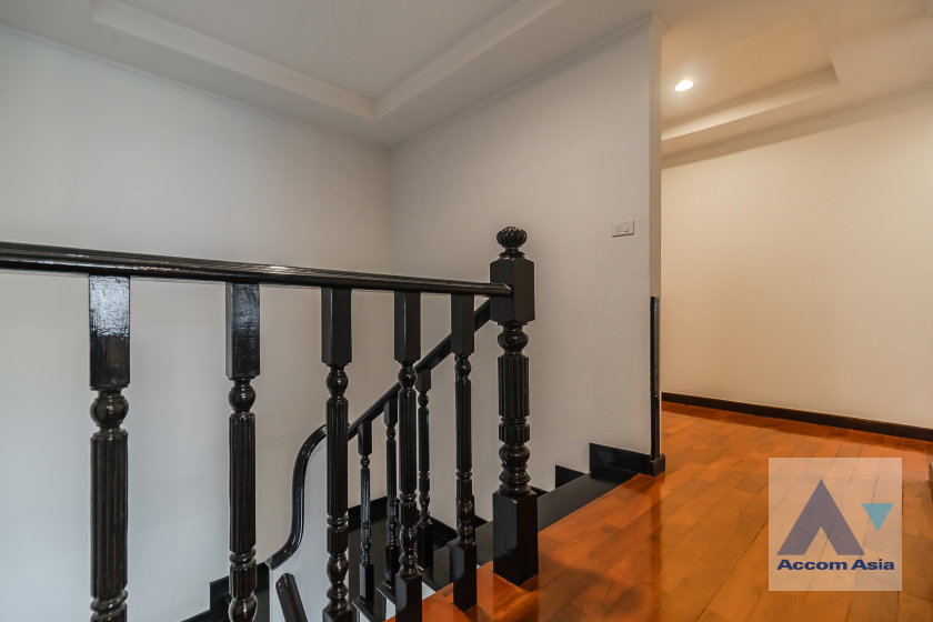 รูป 🔼🔽 AccomA 📩 Elegant duplex condominium with pool on balcony and skyline views (2012701) - รูปที่ 14/20