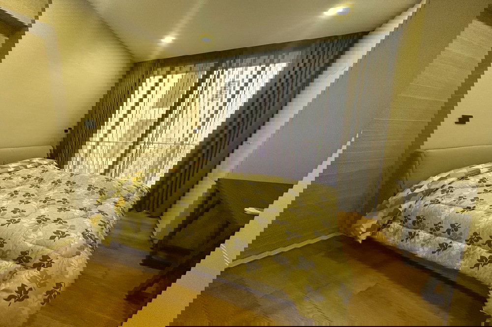 รูป 🔥 เช่าด่วน !! Klass Langsuan, 1 ห้องนอน, 1 ห้องน้ำ, มีอ่างอาบน้ำ, ทำเลดีในหลังสวน !!🔥Code C20251000023 แต่งครบ, พร้อมเข้าอยู่📣📣 - รูปที่ 4/5