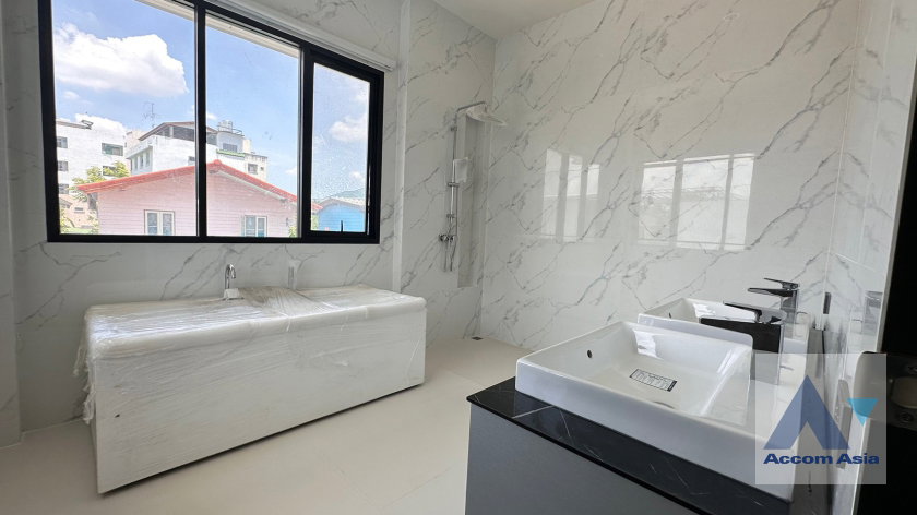 รูป 🔼🔽 AccomA 📩 3 BR House in Khlong Toei Nuea (AA35389) - รูปที่ 19/20