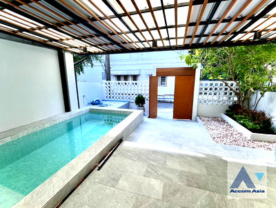 Houses for rent BTS Mo Chit : 🔼🔽 AccomA 📩 Private Swimming Pool 5 BR House in Khwaeng Sam Sen Nai (AA38267)