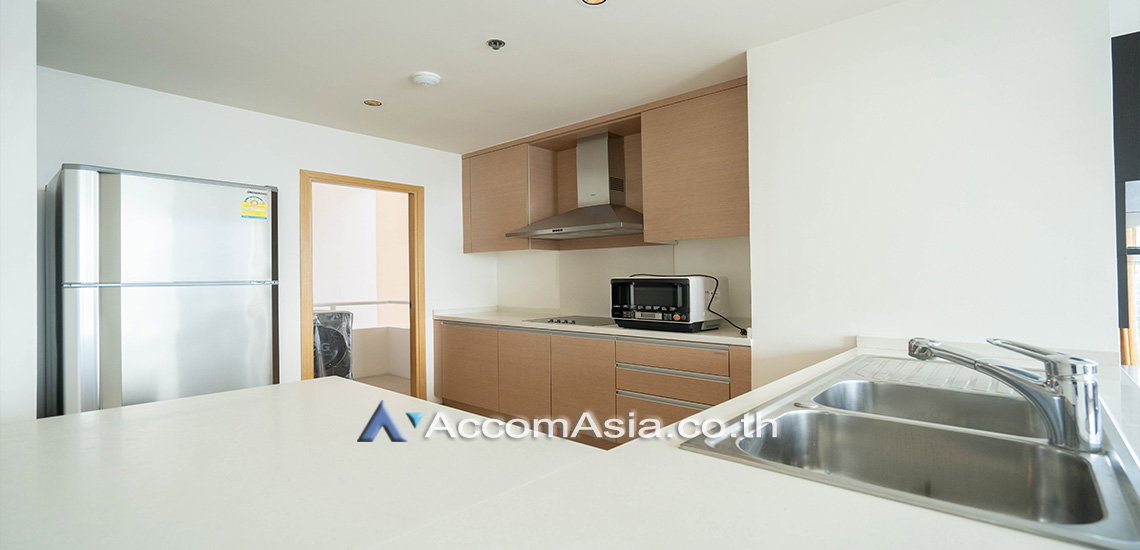 picture 🔼🔽 AccomA 📩 Modern condominium with light wood finishes and clean lines (AA30964) - 4/13