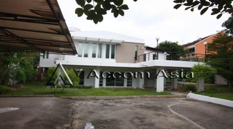 picture 🔼🔽 AccomA 📩  Spacious City Home with Pool and Multipurpose Rooms  (1917251) - 9/9