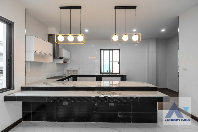 picture 🔼🔽 AccomA 📩  Minimal Modern Home in Black & White Tone (AA35535) - 16/20