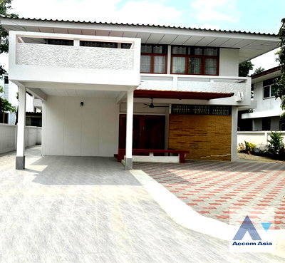 Houses for rent Bangna Commercial College : 🔼🔽 AccomA 📩 Fully Furnished,Pet friendly 4 BR House in Bang Chak (AA44794)