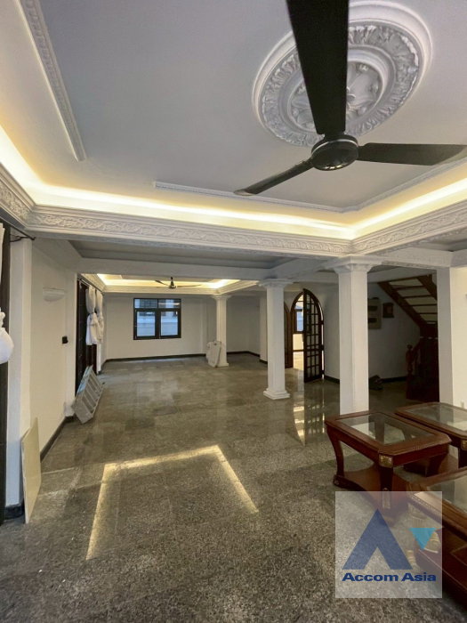 picture 🔼🔽 AccomA 📩  3 BR House in Khlong Tan Nuea (AA44456) - 4/10