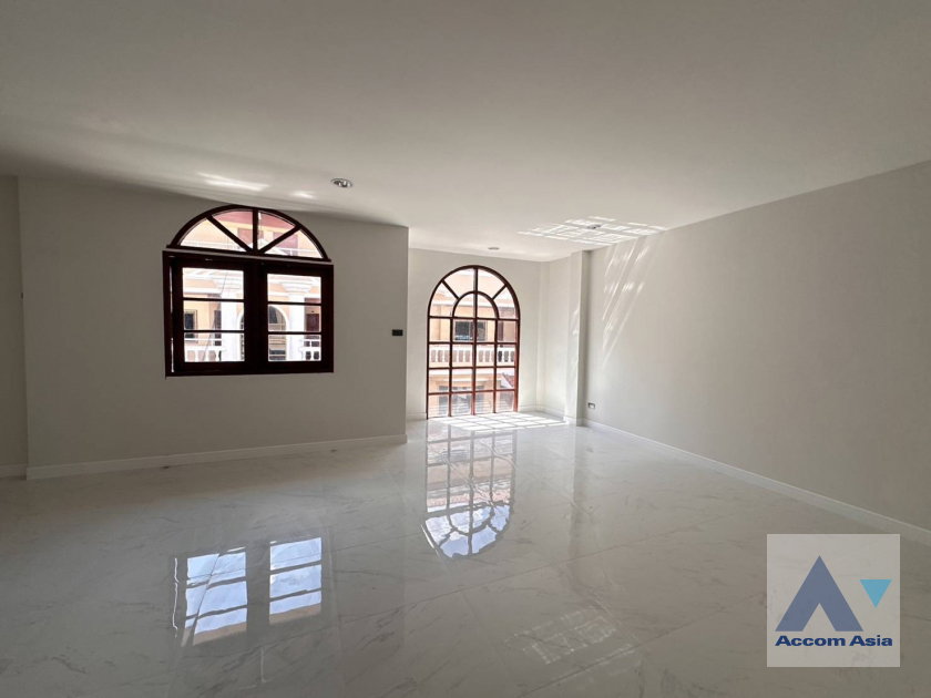 รูป 🔼🔽 AccomA 📩  4 BR Townhouse @ (AA42425) - รูปที่ 7/16