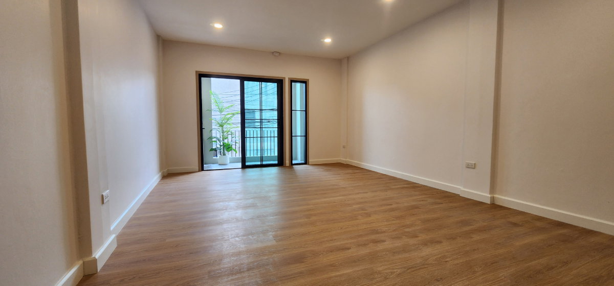 รูป ทาวเฮ้าส์ 2 ชั้น หมู่บ้านเลิศอุบล ขนาด16 ตรว. รามอินทรา65 รีโนเวทใหม่ - รูปที่ 8/14