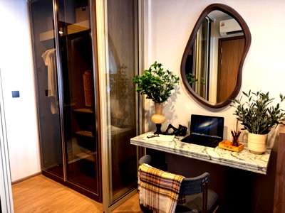 ขายคอนโด : คอนโดติดเซ็นเฟสฯ เดินได้ ห้องใหญ่ พร้อมเข้าอยู่ 