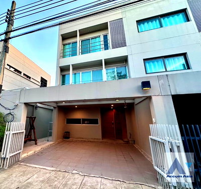 Townhouses for rent Ramnueng Pier : 🔼🔽 AccomA 📩  3 BR Townhouse @Noble Cube (AA45084)