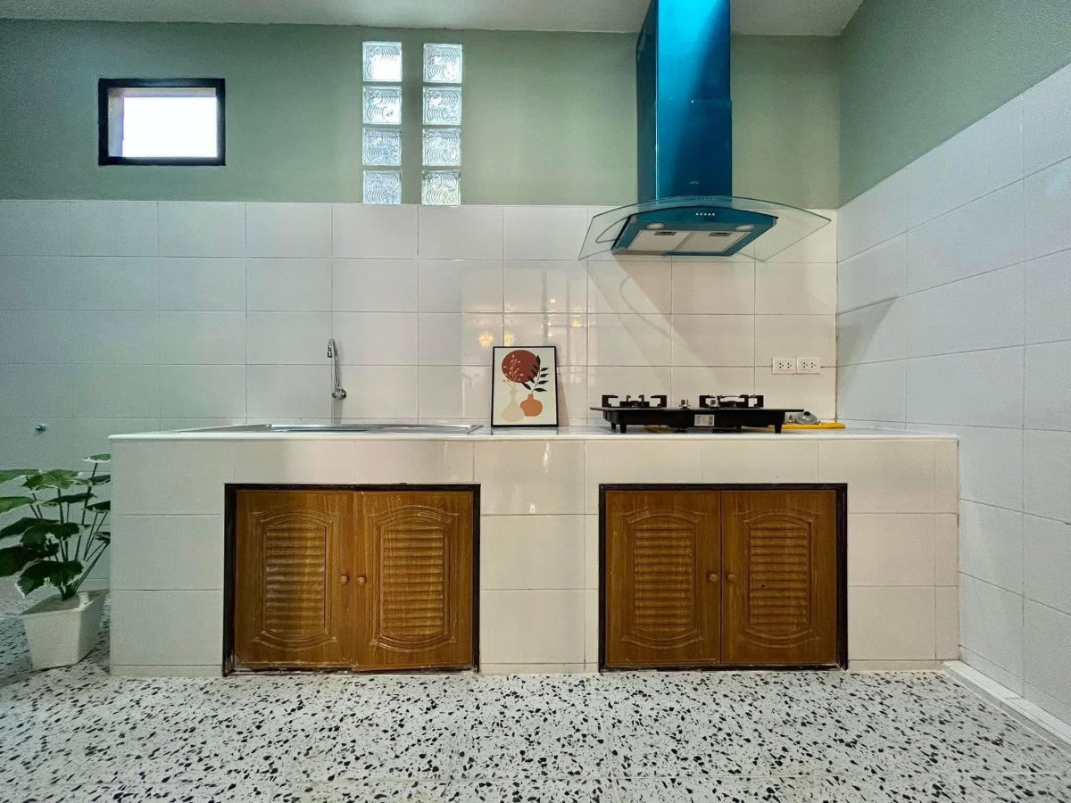 รูป ขายทาวน์เฮ้าส์ 2 ชั้น  หมู่บ้านปัณณธร 3  พรประภานิมิต ตกแต่งครบ ติดถนนหลักของหมู่บ้าน ไม่มีค่าส่วนกลาง  - รูปที่ 12/24