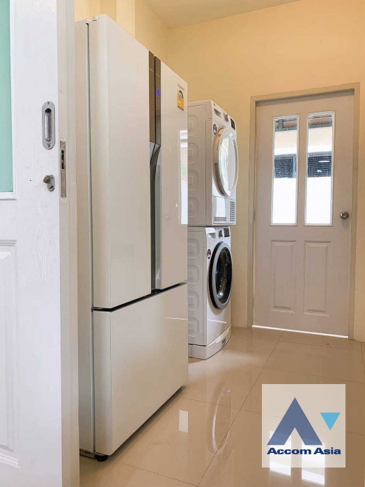 picture 🔼🔽 AccomA 📩 Refreshed and modern home with green views (AA40652) - 10/20