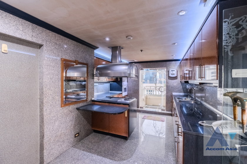 picture 🔼🔽 AccomA 📩 Grand condo with chandelier dining and luxury marble finish (AA40769) - 5/20