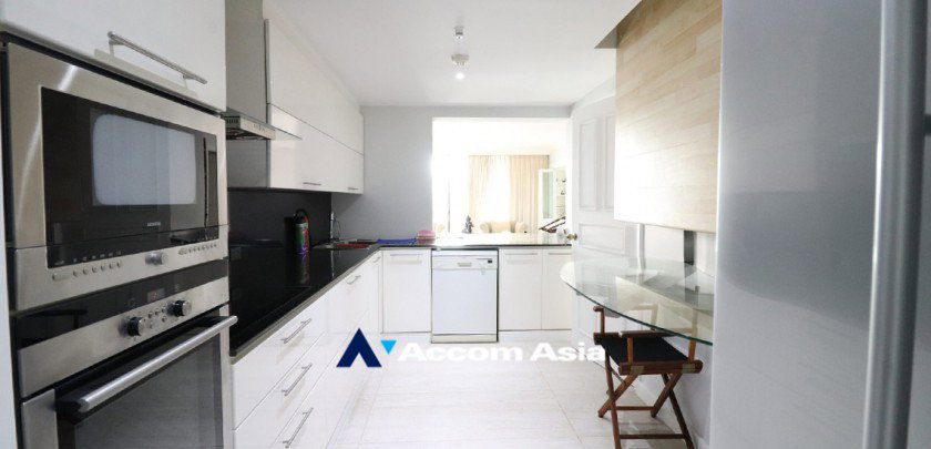 picture 🔼🔽 AccomA 📩 Spacious Classic Condo – Bright, Airy & Private Layout - 8/20