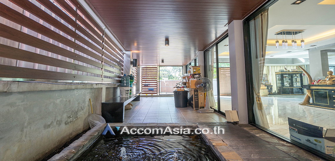 picture 🔼🔽 AccomA 📩  Elegant Modern-European Home with Entertaining Space  (1720910) - 16/17