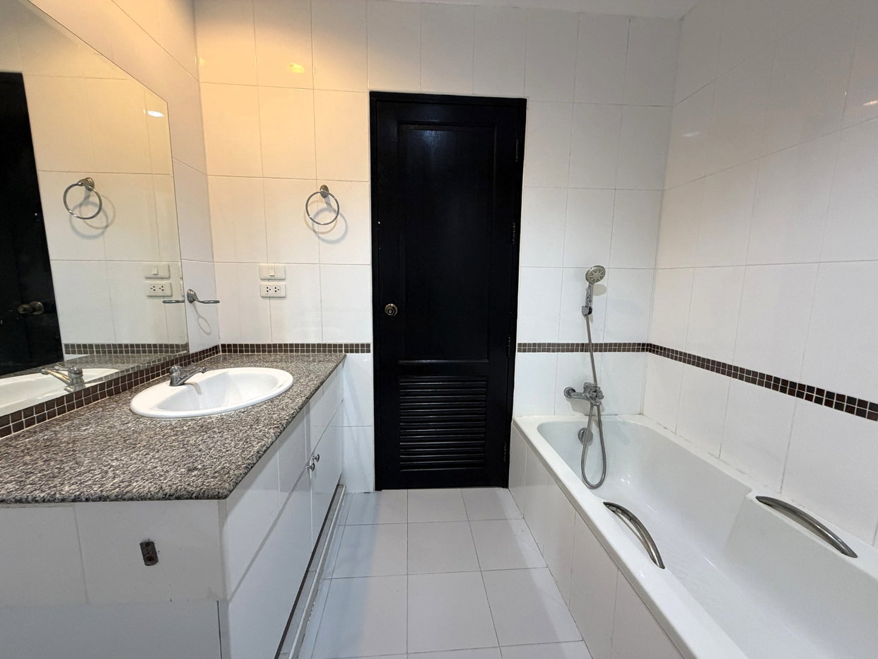 รูป 1 Bedroom Condo for Sale at Platinum Suites in Thepprasit Pattaya - รูปที่ 13/17