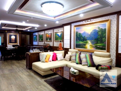 Condos for rent : 🔼🔽 AccomA 📩 Well-maintained condominium with warm wood tones near Sathorn (1516940)