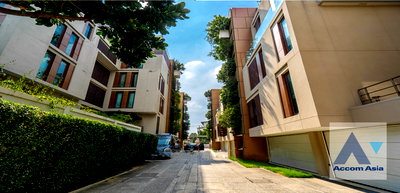 คอนโดให้เช่า : 🔼🔽 AccomA 📩 Modern condo in peaceful city-center location (AA43503)