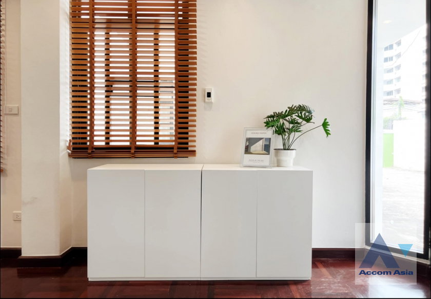 picture 🔼🔽 AccomA 📩  4 BR Townhouse @ (AA30585) - 12/14