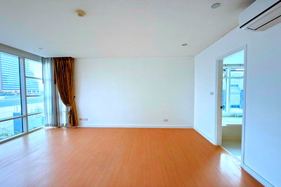 Condos for sale BTS Thong Lo (Thong Lor) : 🔥 Sale with tenant !! Empty room !! Fullerton Sukhumvit, 2 bedroom, 2 bathroom, big size !! Code C20260300042 Partly Furnished, Special Deal!!📣📣