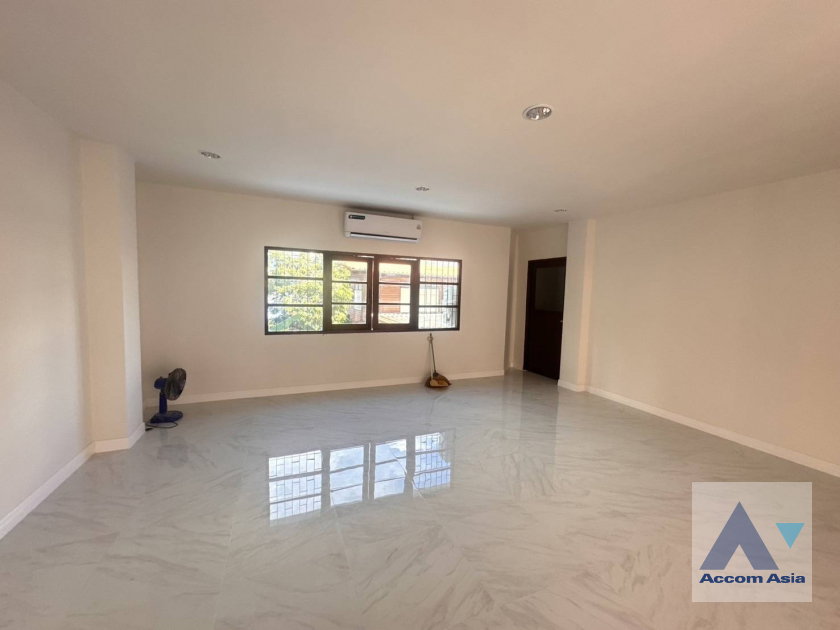 รูป 🔼🔽 AccomA 📩  4 BR Townhouse @ (AA42425) - รูปที่ 11/16