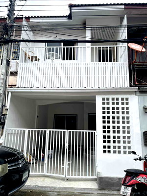 ขายทาวน์โฮม : ขายทาวน์เฮ้าส์ 2 ชั้น  หมู่บ้านปัณณธร 3  พรประภานิมิต ตกแต่งครบ ติดถนนหลักของหมู่บ้าน ไม่มีค่าส่วนกลาง 